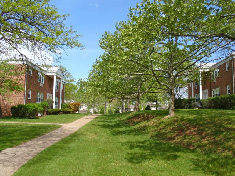 Metuchen Manor Property