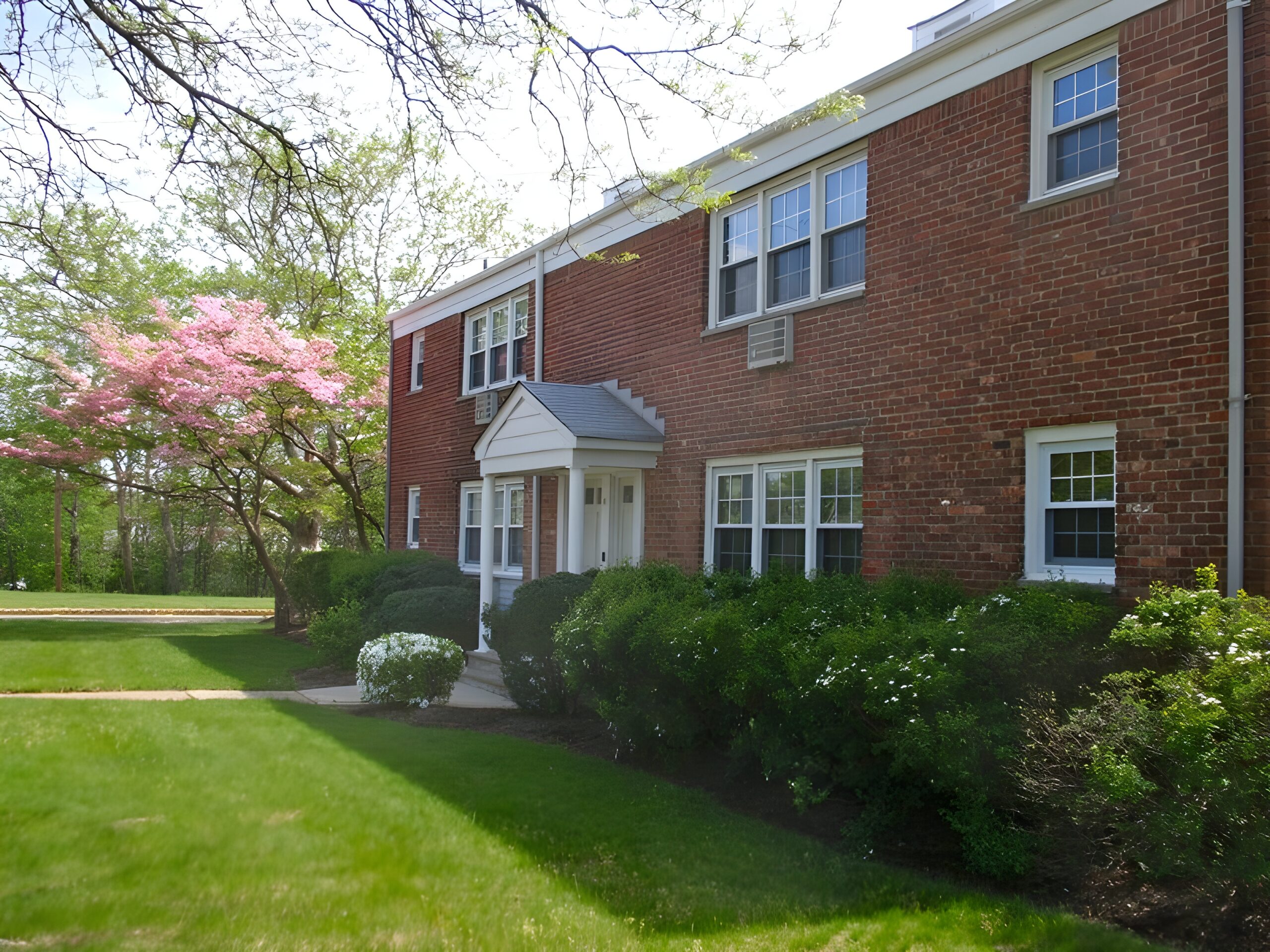 Metuchen Manor apartment building