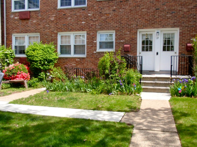 Metuchen Manor Building Exterior